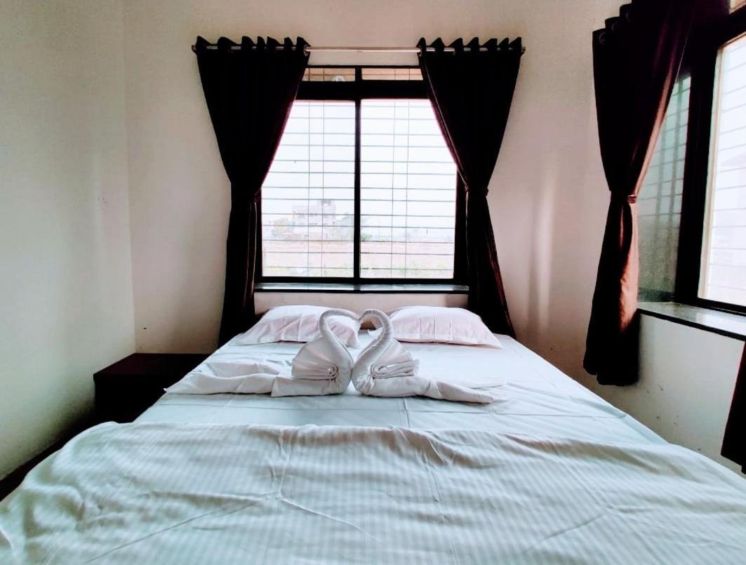 White Smoke Villa Igatpuri Bagian luar foto